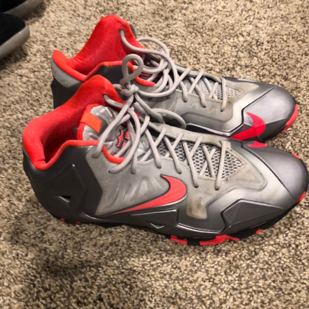 Lebron sneaker